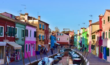 UN GIRO A BURANO